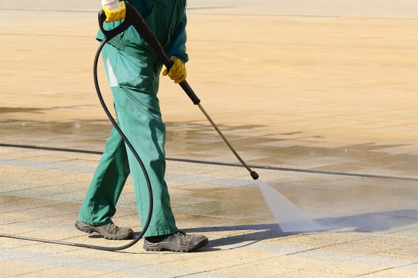 services-high-pressure-washing-image-600x400px services-mould-removal-image